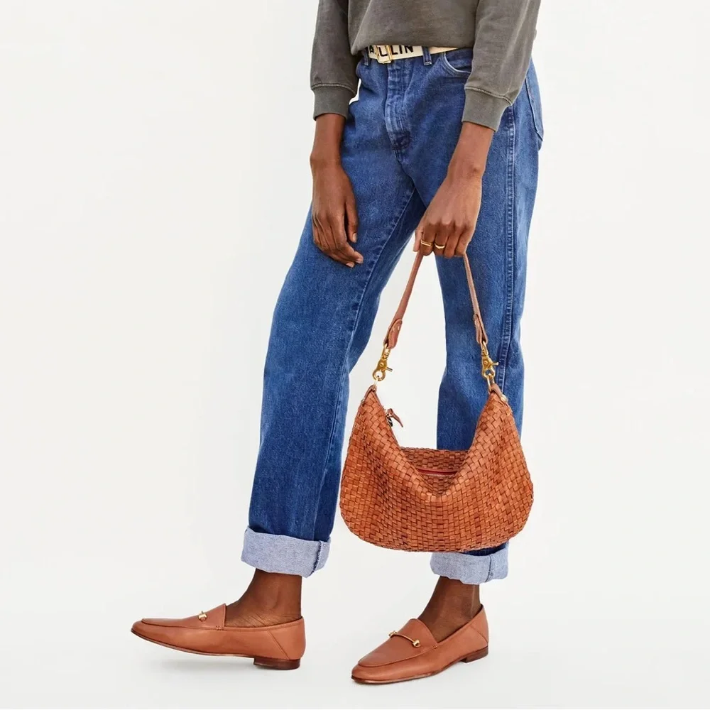 Clare V. Woven Moyen Messenger - Picture 4 of 11